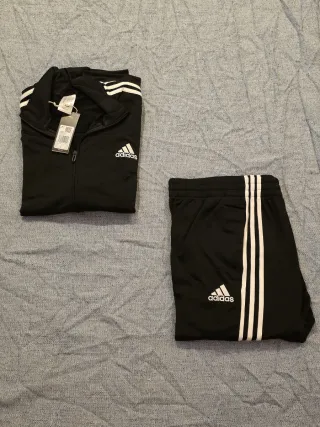Conjunto deportivo Adidas negro Talle M y L