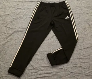 Conjunto deportivo Adidas negro Talle M y L