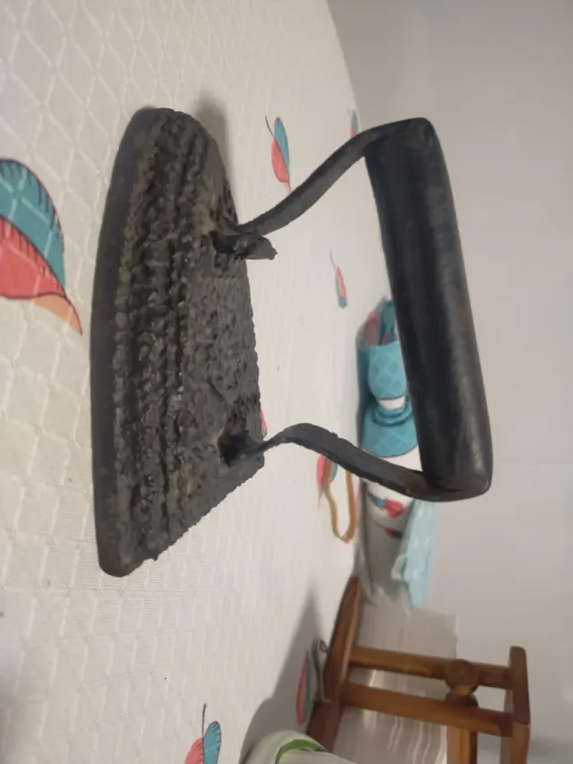 Plancha antigua de hierro