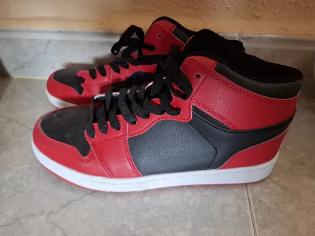 Zapatillas deportivas hombre rojas y negras