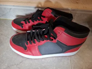 Zapatillas deportivas hombre rojas y negras