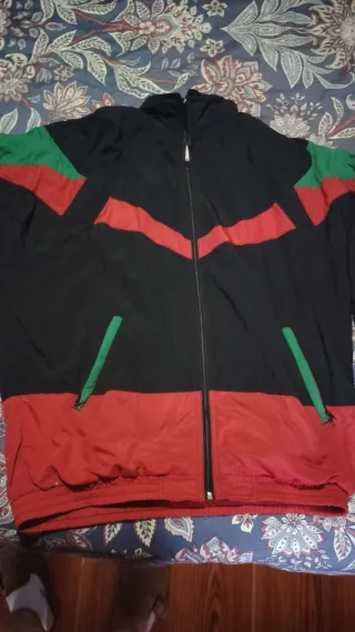 Vendo chaqueta  de chándal vintage