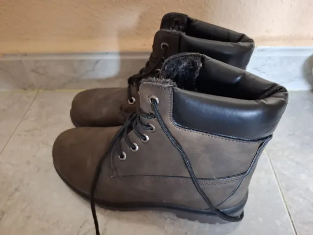 Botas de hombre marrones y grises