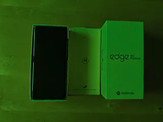 Motorola Edge 50 Fusion con scatola originale