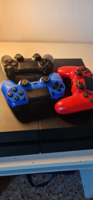 PlayStation 4 Nera + 8 Giochi PS4