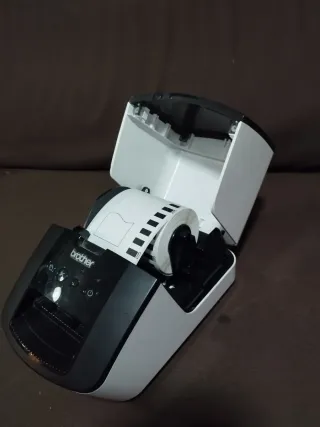 Impresora de etiquetas Brother QL-700