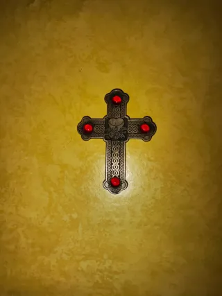 Cruz arte sacro vintage firmada en metal-cabujones