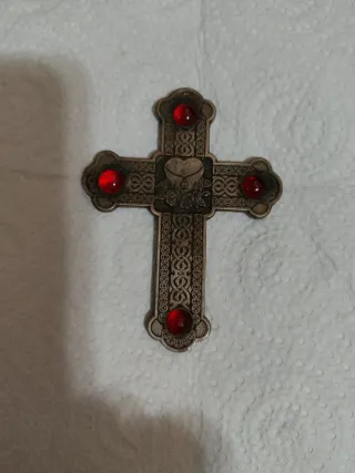 Cruz arte sacro vintage firmada en metal-cabujones
