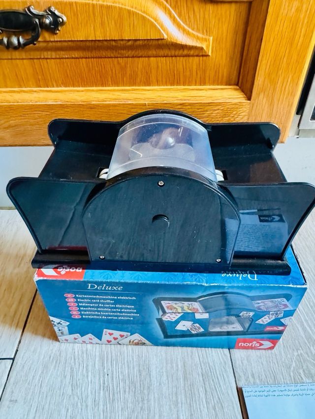 NUOVO! Mescolatore di carte automatico da estrenare