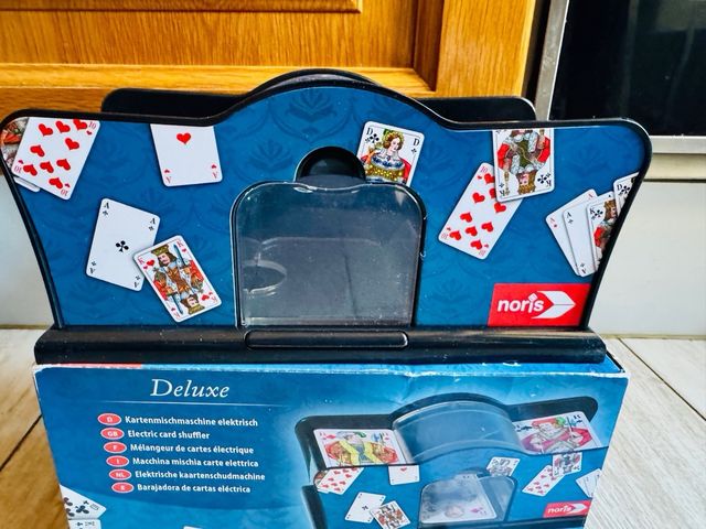 NUOVO! Mescolatore di carte automatico da estrenare