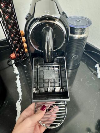 Cafetera Nespresso + Espumador de leche