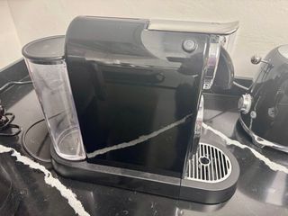 Cafetera Nespresso + Espumador de leche