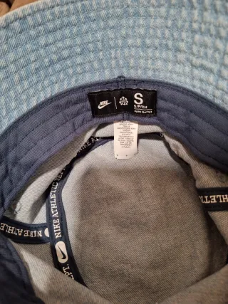 Gorro Nike Azul estilo pescador