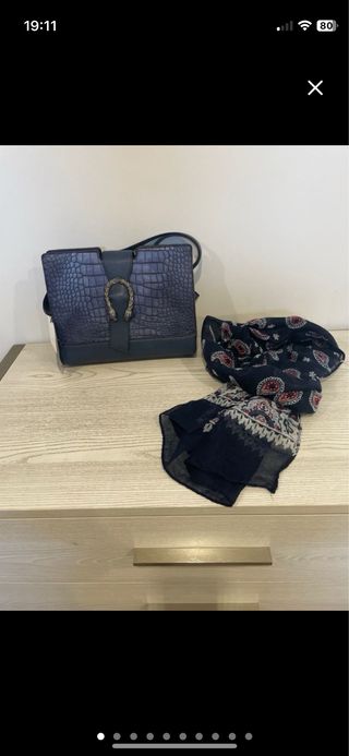 Bolso azul nuevo con etiqueta y regalo foulard