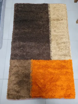 Tappeto in pelo marrone e arancione