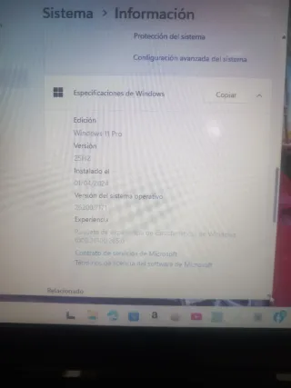 Ordenador portátil Toshiba rojo