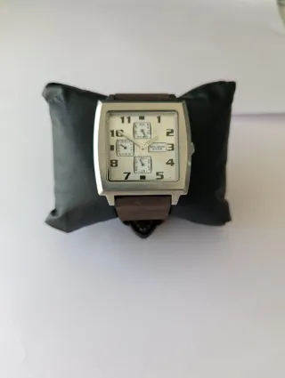 Reloj Pierre Lannier Multifunción Cuadrado