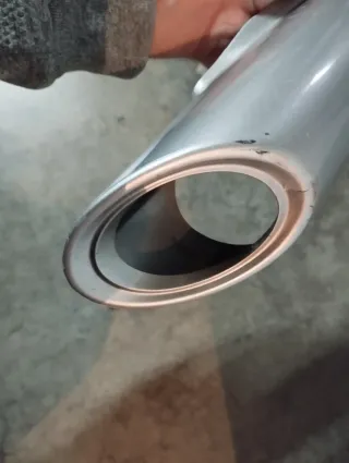 Protector embellecedor escape Suzuki GSR