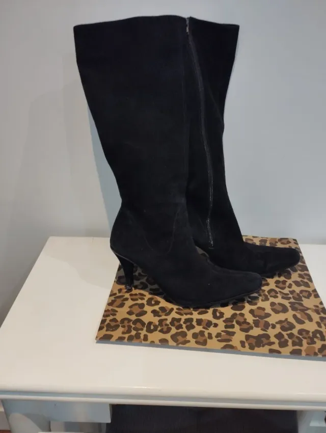 Botas altas de ante negro