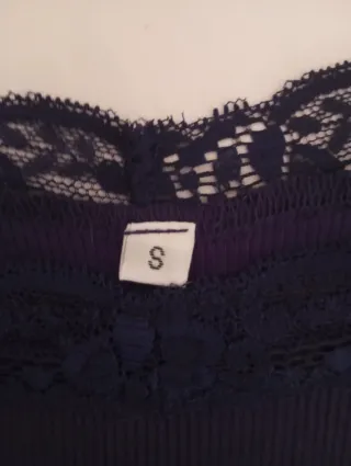 Camiseta azul marino mujer con encaje