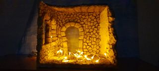 Portal Belén artesanal piedra ventanl figuras 30cm