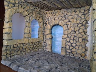 Portal Belén artesanal piedra ventanl figuras 30cm