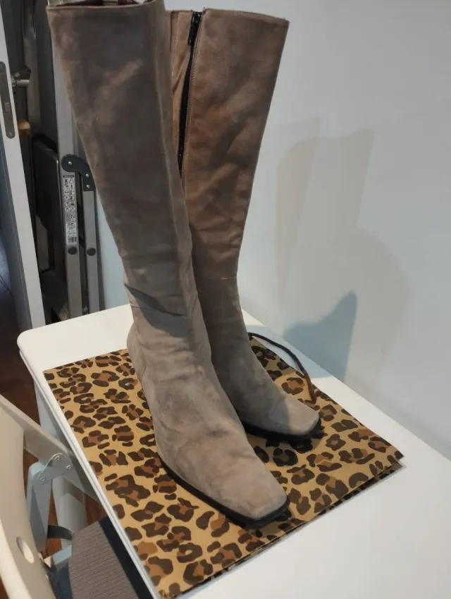 Botas altas beige talla 40