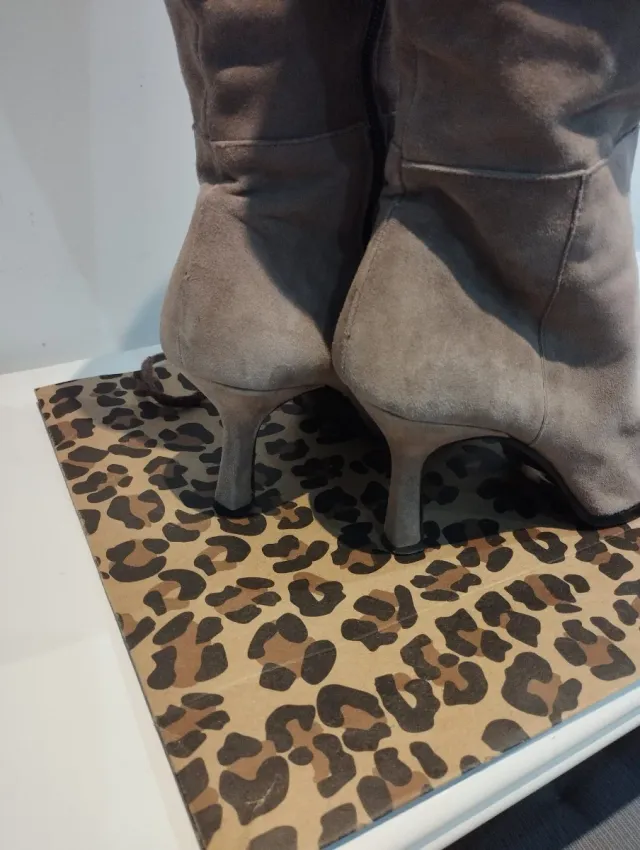 Botas altas beige talla 40