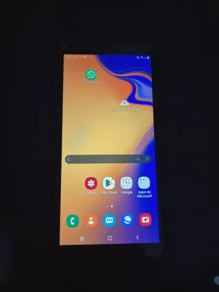 Samsung Galaxy J4 Plus con custodia