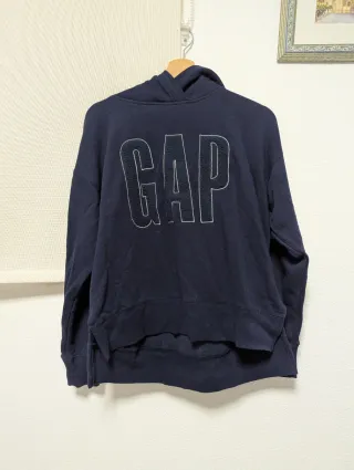 Sudadera GAP azul, talla S pero queda ancha.