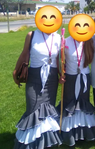 Falda Rociera y Blusa