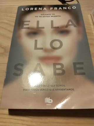 Ella lo sabe / She Knows It (Spanish Edition)