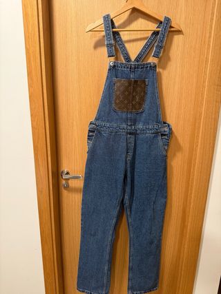 Peto vaquero con estampado de Louis Vuitton