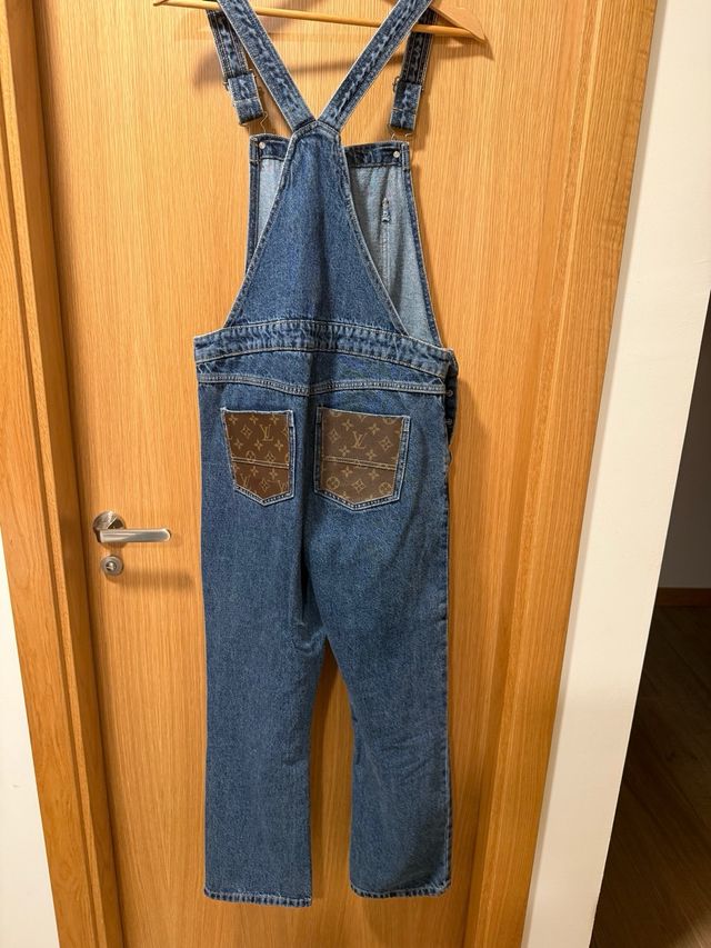 Peto vaquero con estampado de Louis Vuitton