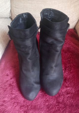 Botín alto negro talla 39