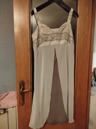 Vestido de fiesta beige y dorado