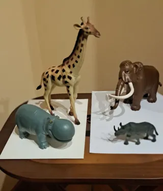 Lote de figuras de animales de juguete