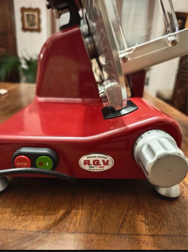 Affettatrice professionale rossa RGV