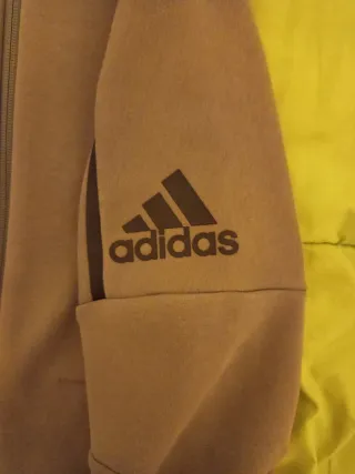 Sudadera Adidas con cremallera y capucha