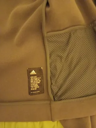 Sudadera Adidas con cremallera y capucha