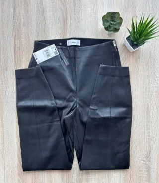 Pantalón efecto piel Mango negro