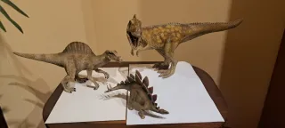 Lote de figuras de dinosaurios (3 unidades)