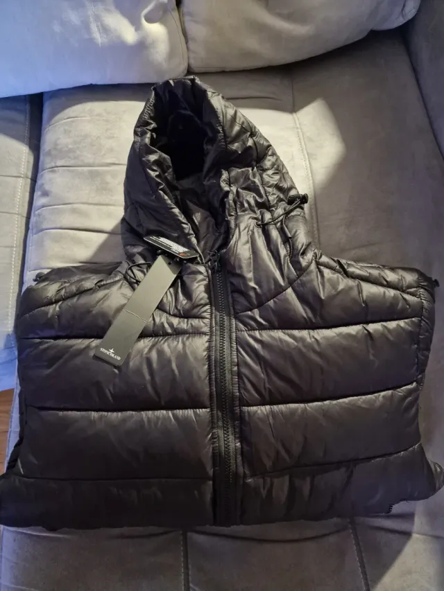 Chaqueta Stone Island Negra de Hacoo.