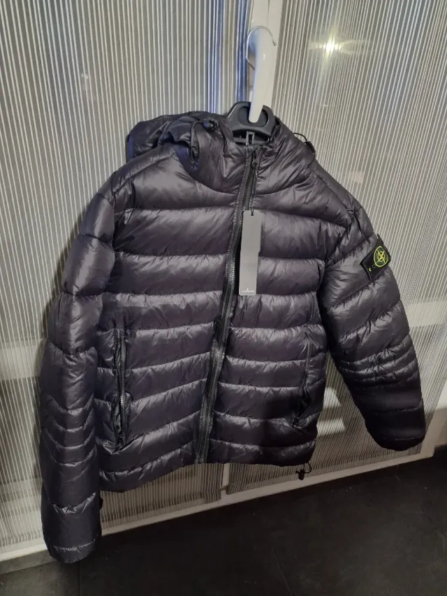 Chaqueta Stone Island Negra de Hacoo.