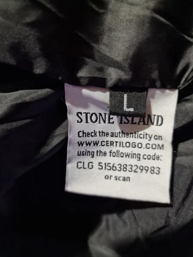 Chaqueta Stone Island Negra de Hacoo.