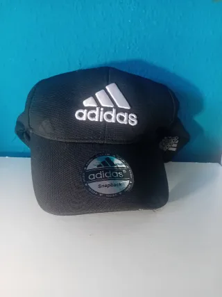 Gorra Adidas Negra Snapback