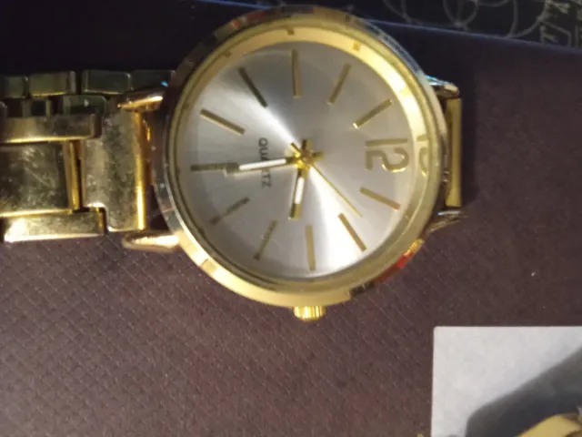 Relojes dorados estilo vintage