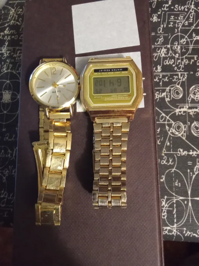 Relojes dorados estilo vintage