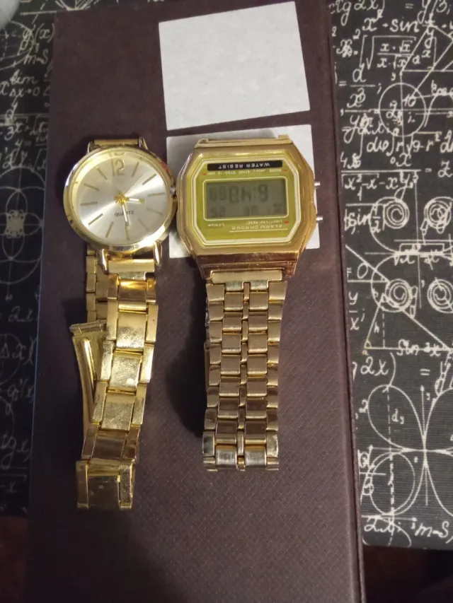 Relojes dorados estilo vintage