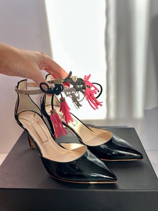 Tacones punta charol piel